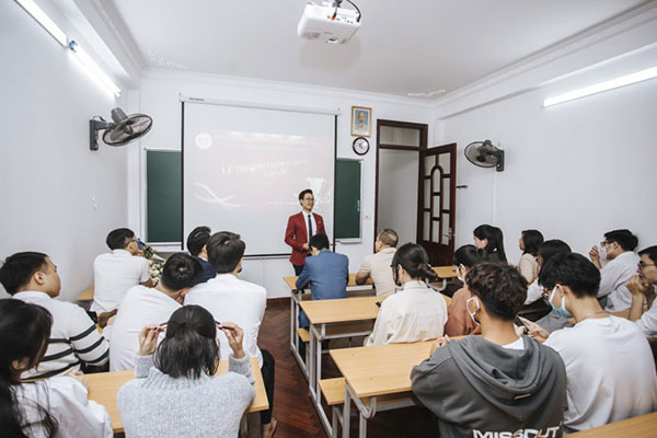 Review trung tâm luyện thi đại học uy tín tại Hà Nội